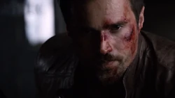 Уорд наблюдает за прибытием отряда Щ.И.Т