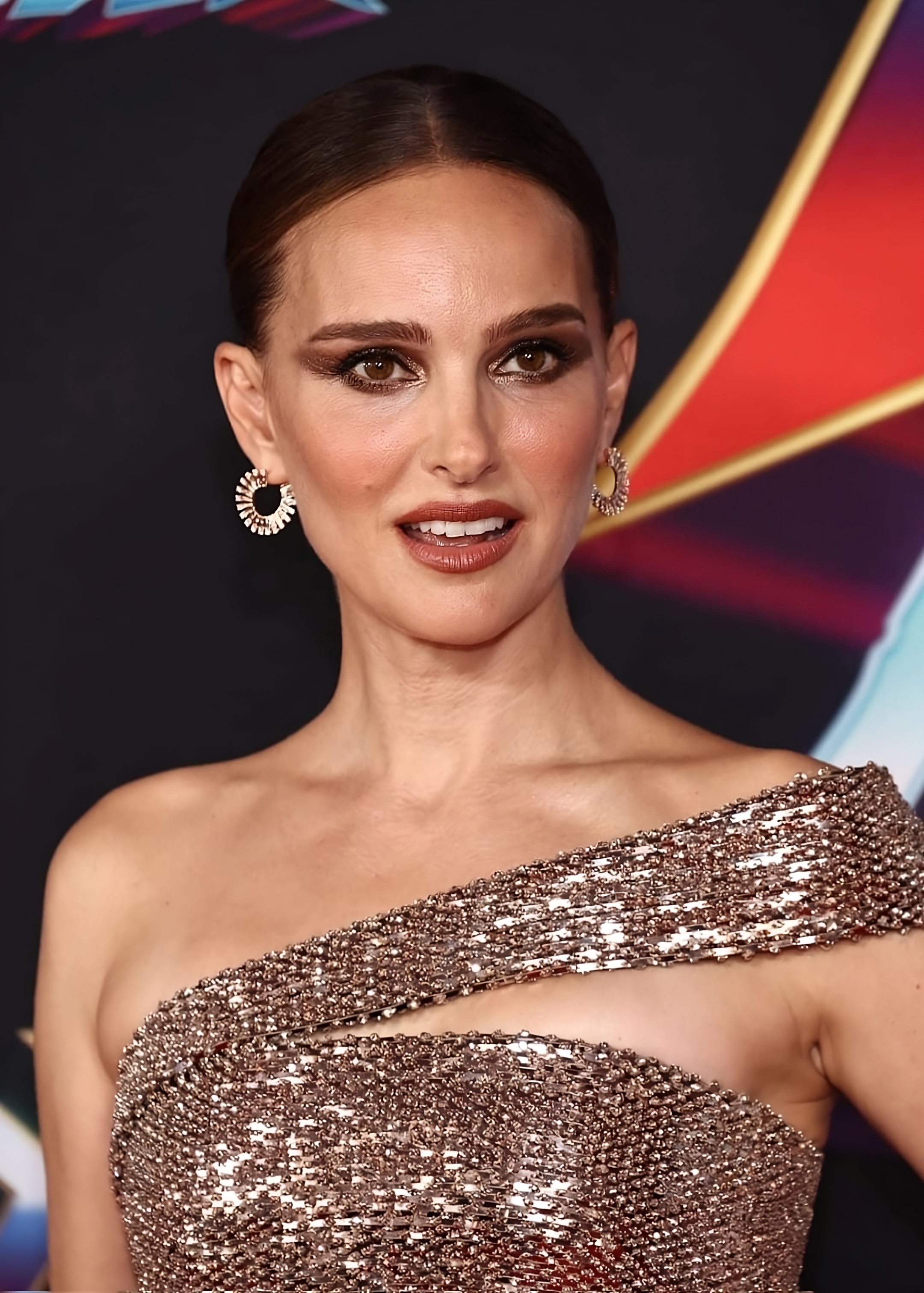 Natalie Portman on Jane's Connection to Her Hammer in 'Thor: Love