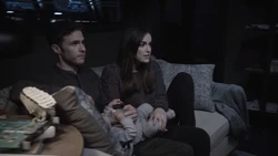 Фитц и  с новорождённой 