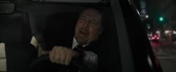 Hogan le envía un mensaje a Parker.