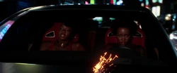 Okoye en el auto con Nakia