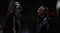 Колсон отвлекает Улья