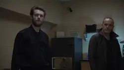 Сардж и  наблюдают за открытием портала в 