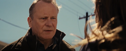 Selvig le pide a Foster no confiar en Thor