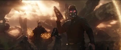 Quill y sus aliados llegan a la Batalla de la Tierra.