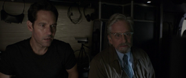 Scott Lang y Henry Pym esperando a Hope - AAW