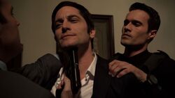 Уорд и Колсон захватывают Куинна