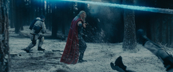 Thor luchando contra Soldados HYDRA