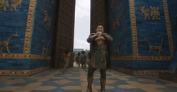 Gilgamesh preparing to fight 