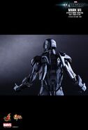 IRON MAN Mark VII Stealth Mode Hot Toys 08