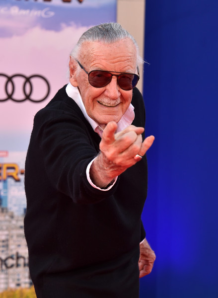 Tokyo, Japan. 2nd Dec, 2016. Comic book writer Stan Lee poses for the  cameras during the red carpet for the Tokyo Comic Con at Makuhari Messe  International Exhibition Hall on December 2,