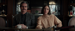 Eleanor Bishop y Duquesne frente a Katherine y Clinton Barton