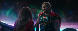 Thor habla con Foster