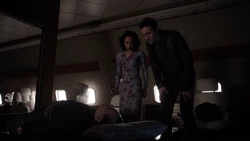 Уорд и Рейна интересуются состоянием Гарретта после инъекции G.H