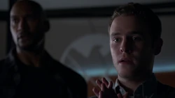 Фитц узнаёт что  создала 