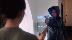 Уайлдер пытается убить .