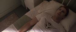 Rogers despierta en una habitación simulando ser 1941.