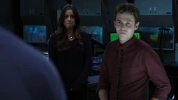 Фитц передразнивает 