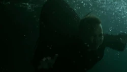 Тайрон увиде мёртвое тело .