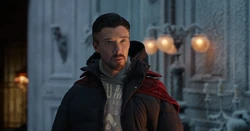 Стрэндж пытается убедить  разрешить использовать 