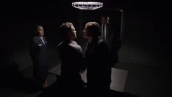 Фитц выслушивает угрозы 