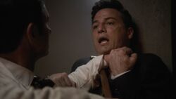 Суза сражается против .