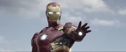 Железный Человек останавливает .