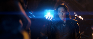 Loki le muestra el Teseracto a Thanos