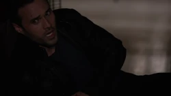 Уорд получает ранение от Скай