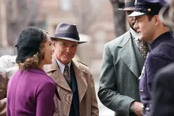 Колсон наблюдает за действиями .