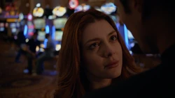 Лорелей и  обсуждают её силы.