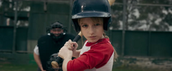 Danvers niña juega beisbol