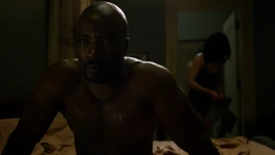 Кейдж занимается сексом с .