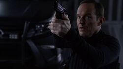 Phil-Coulson-Bus-Aims-Gun-Skye