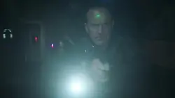 Сардж обыскивает 