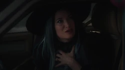 Харкнесс просит помощи у .