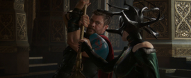 Thor confronta a Hela en el palacio