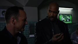 Agents-Of-SHIELD-4.01-The-Ghost-–-exploding-pen