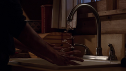 Skye manipulating water.png