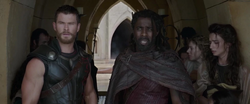 Thor aprende la situación de Asgard por Heimdall