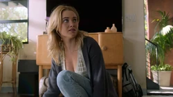 Дин сталкивается с .