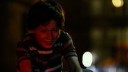 Joven Murdock llorando por su padre
