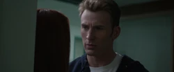 Rogers interroga a Romanoff.