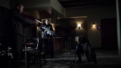 Гарретт и Триплетт противостоят Детлоку