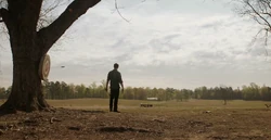 Клинт Бартон видит, что вся его семья исчезла.