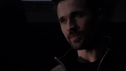 Уорд останавливает Кару от убийства