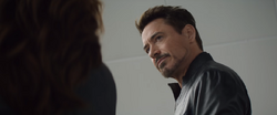 Stark le advierte a Romanoff