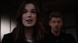 Симмонс спасает  от 