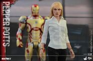 Pepper Potts Hot Toys6