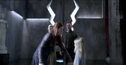 Медуза и  убегают от  и .